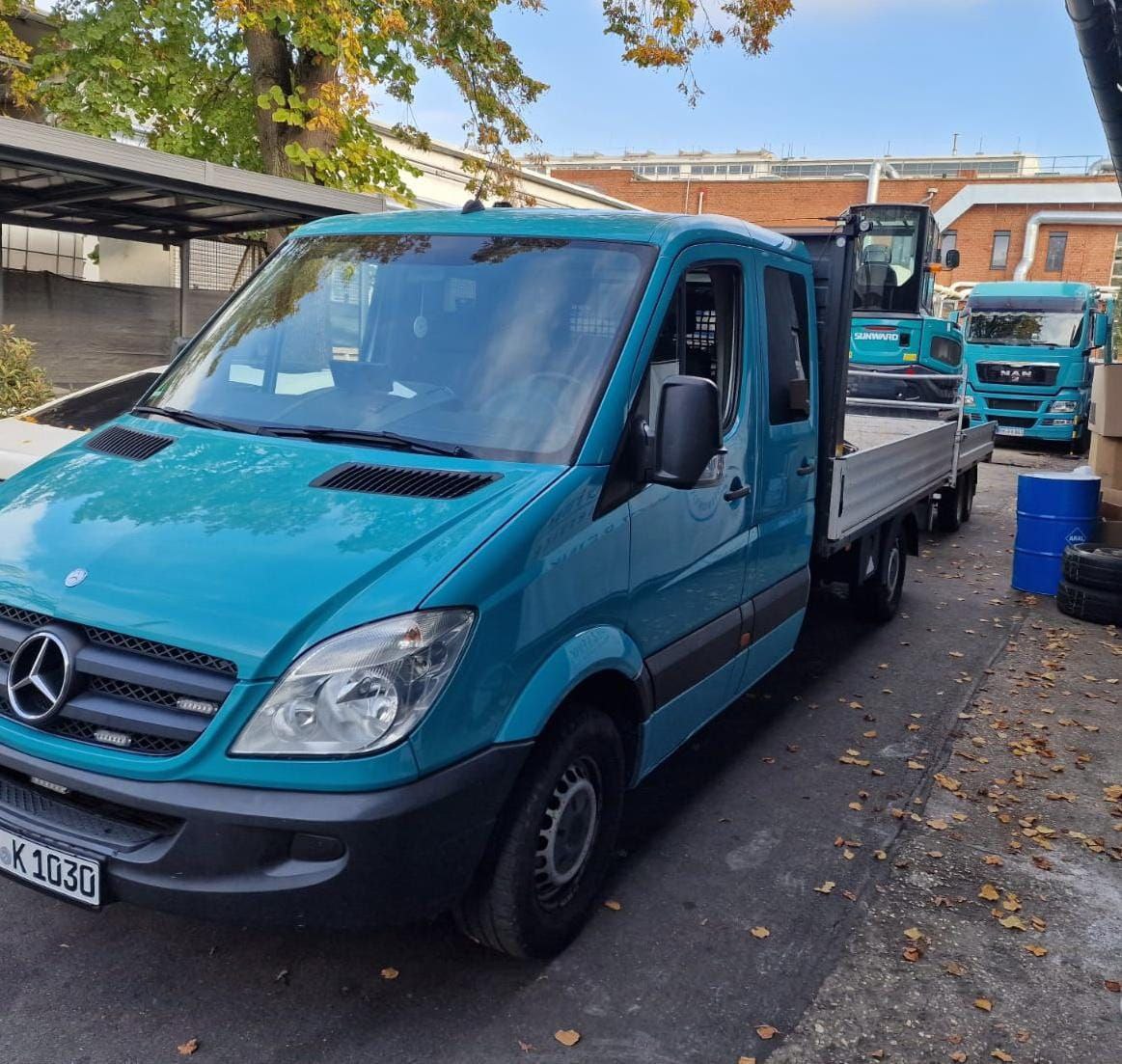 Bauarbeiter mit Plan